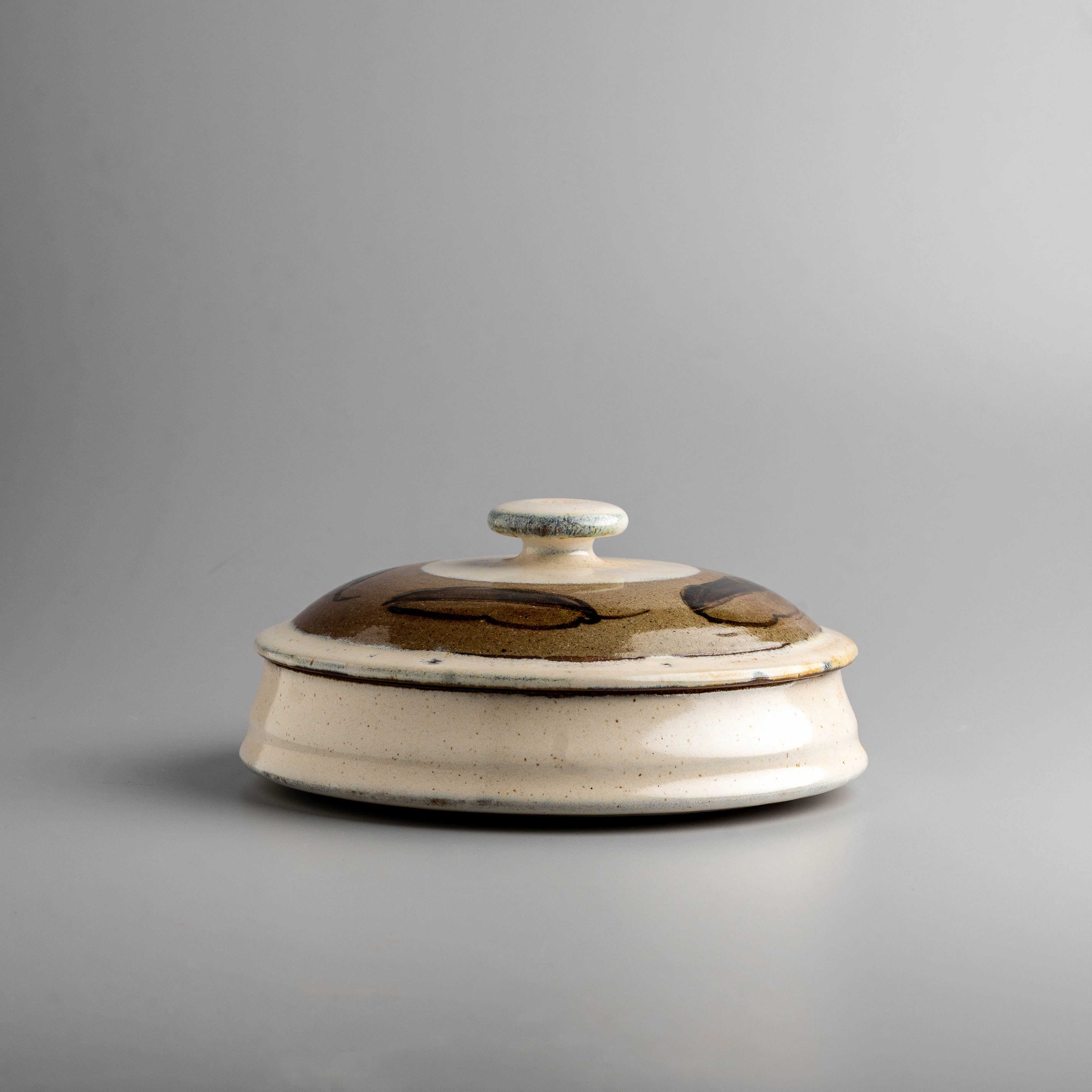 Earhthern Halo Roti box