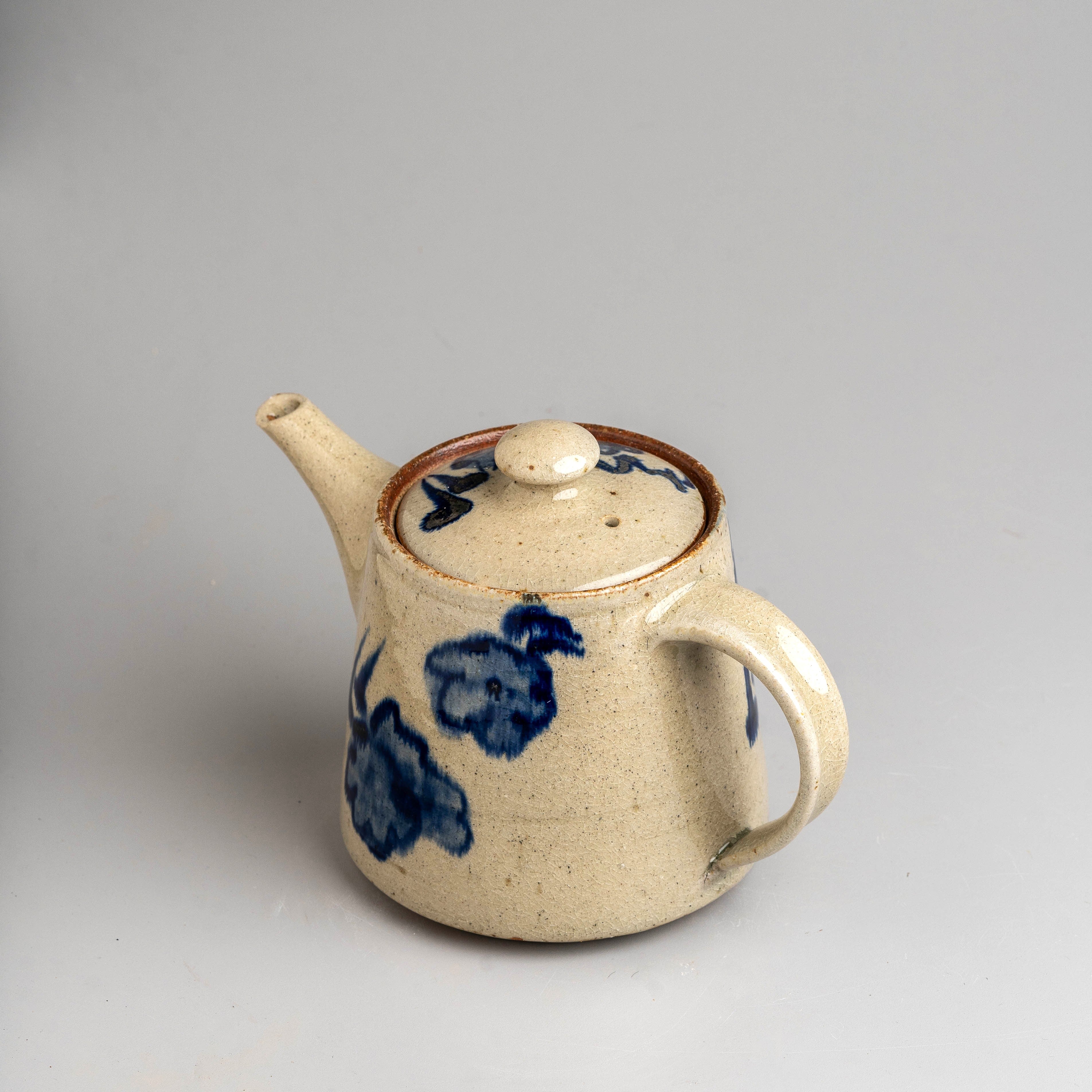 Clay Bloom Kettle